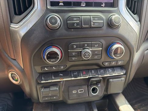 Used 2022 Chevrolet Silverado 1500 LTZ w/ LTZ Convenience Package II AWD/4WD image 18