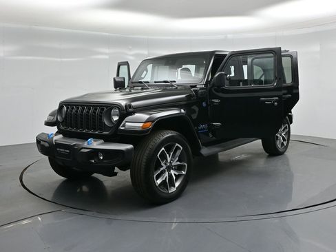 Used 2024 Jeep Wrangler Unlimited image 28