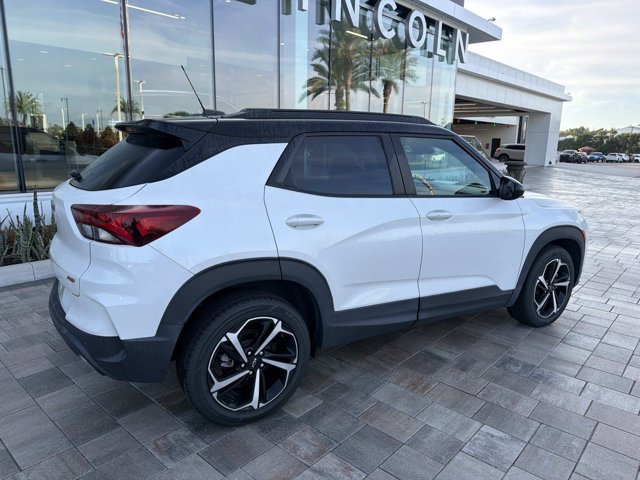 Used 2022 Chevrolet TrailBlazer RS w/ Technology Package FWD image 2