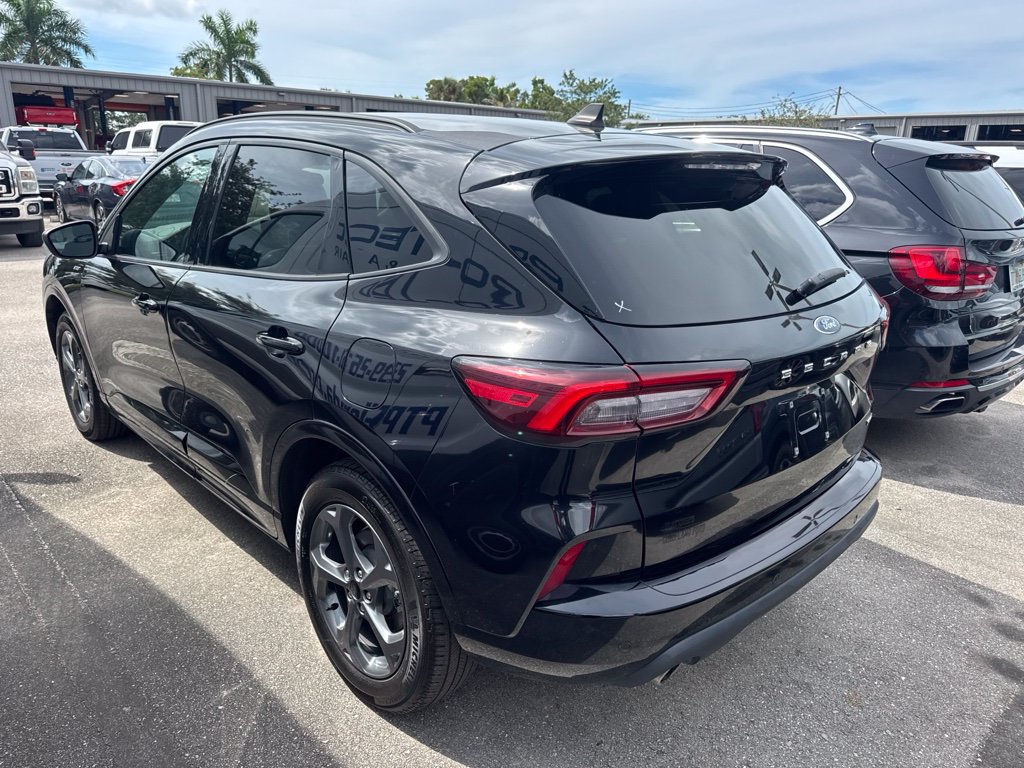 Used 2023 Ford Escape ST-Line w/ Tech Pack #1 AWD/4WD image 7