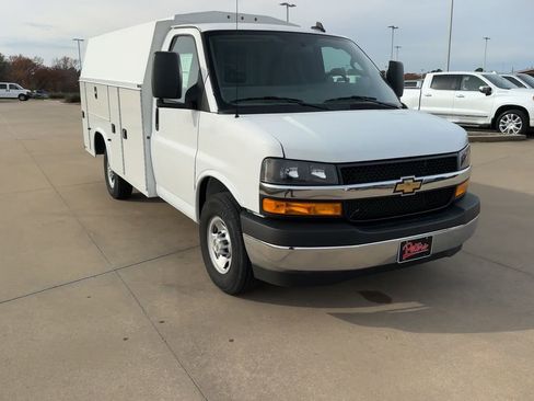 New 2025 Chevrolet Express 3500 w/ Power Convenience Package image 3