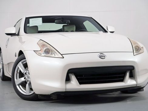 Used 2011 Nissan 370Z Touring image 2