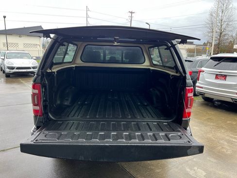Used 2019 RAM 1500 Laramie AWD/4WD image 8