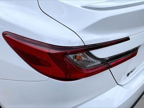 Used 2025 Toyota Camry SE FWD image 29