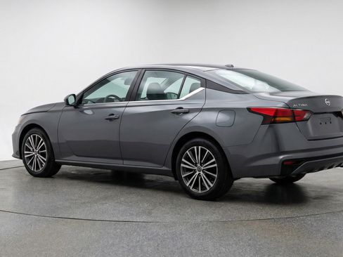 Used 2025 Nissan Altima 2.5 SV FWD image 6