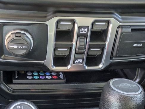 Used 2022 Jeep Gladiator Sport image 16