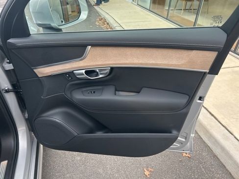 Used 2025 Volvo XC90 B5 Plus image 14