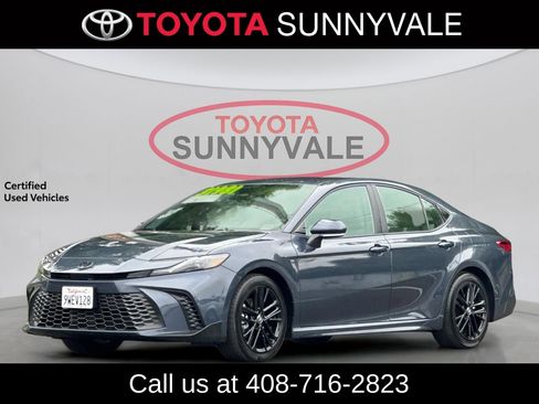 Used 2026 Toyota Camry SE FWD image 1
