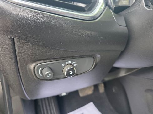 Used 2021 Chevrolet Equinox LS image 17