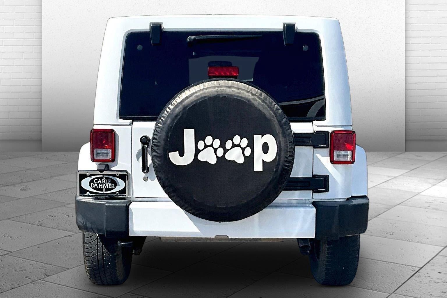 Used 2016 Jeep Wrangler Unlimited Sahara w/ Connectivity Group AWD/4WD image 3