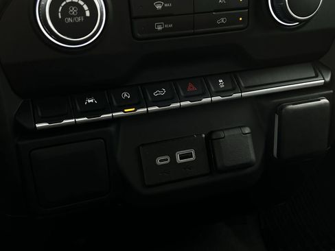 Used 2024 Chevrolet Silverado 1500 Custom image 22