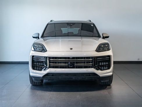 Certified 2025 Porsche Cayenne Turbo AWD/4WD image 10