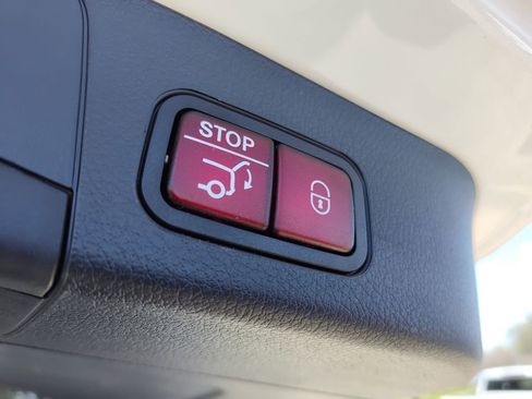 Used 2025 Mercedes-Benz GLB 250 GLB 250 image 9