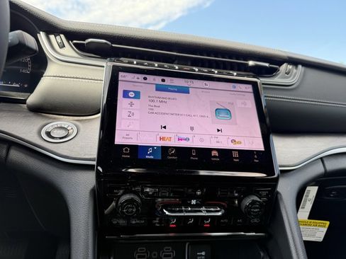 New 2025 Jeep Grand Cherokee Limited w/ Black Appearance Package image 8