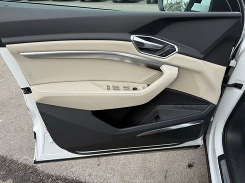 Used 2019 Audi e-tron Premium Plus image 24