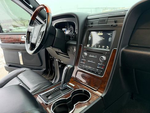 Used 2016 Lincoln Navigator Select AWD/4WD image 37