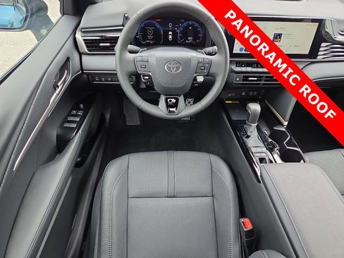 Used 2025 Toyota Camry XSE FWD image 11