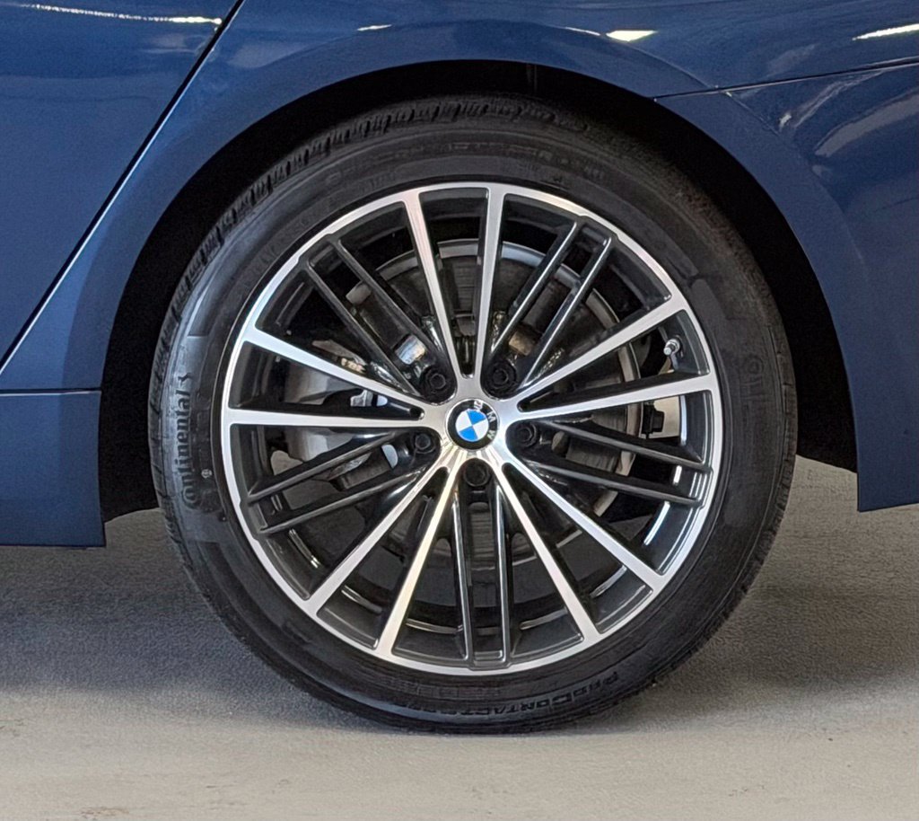 Used 2023 BMW 530i xDrive w/ Premium Package AWD/4WD image 8