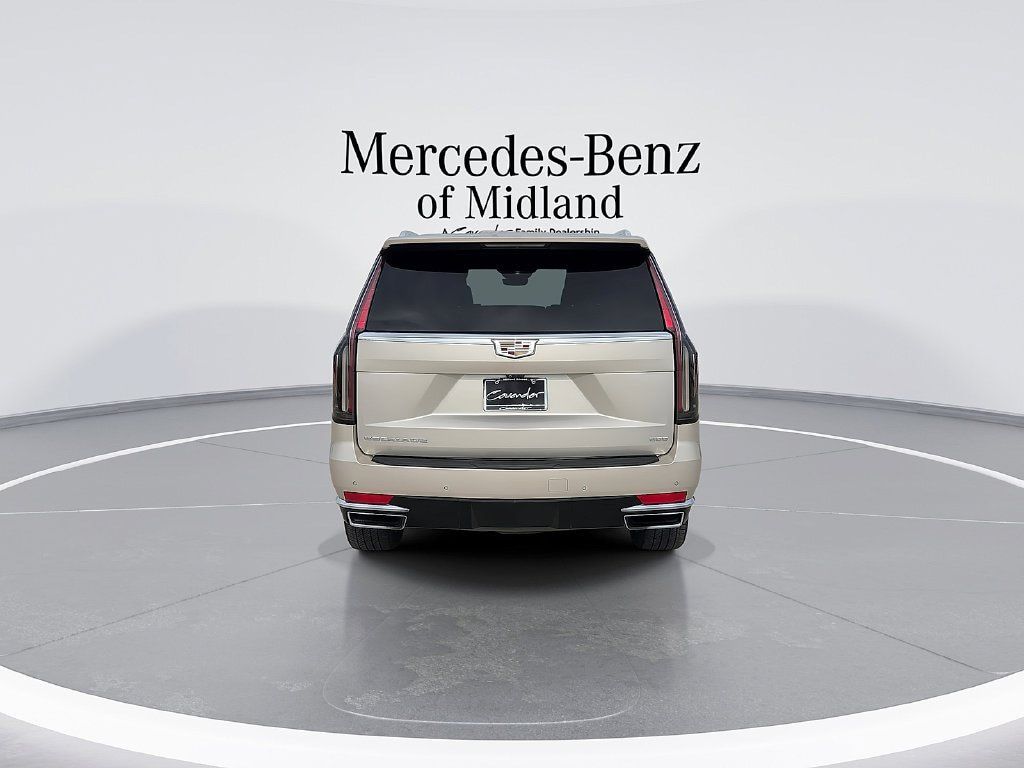 Used 2022 Cadillac Escalade Premium Luxury AWD/4WD image 7