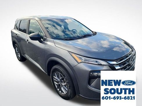 Used 2024 Nissan Rogue S image 7