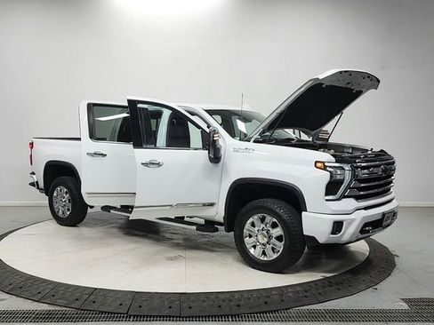Used 2024 Chevrolet Silverado 2500 High Country AWD/4WD image 9