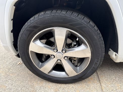 Used 2015 Jeep Grand Cherokee Overland w/ Trailer Tow Group IV image 11