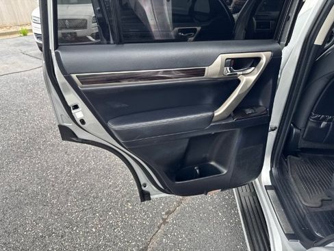 Used 2019 Lexus GX 460 AWD/4WD image 14