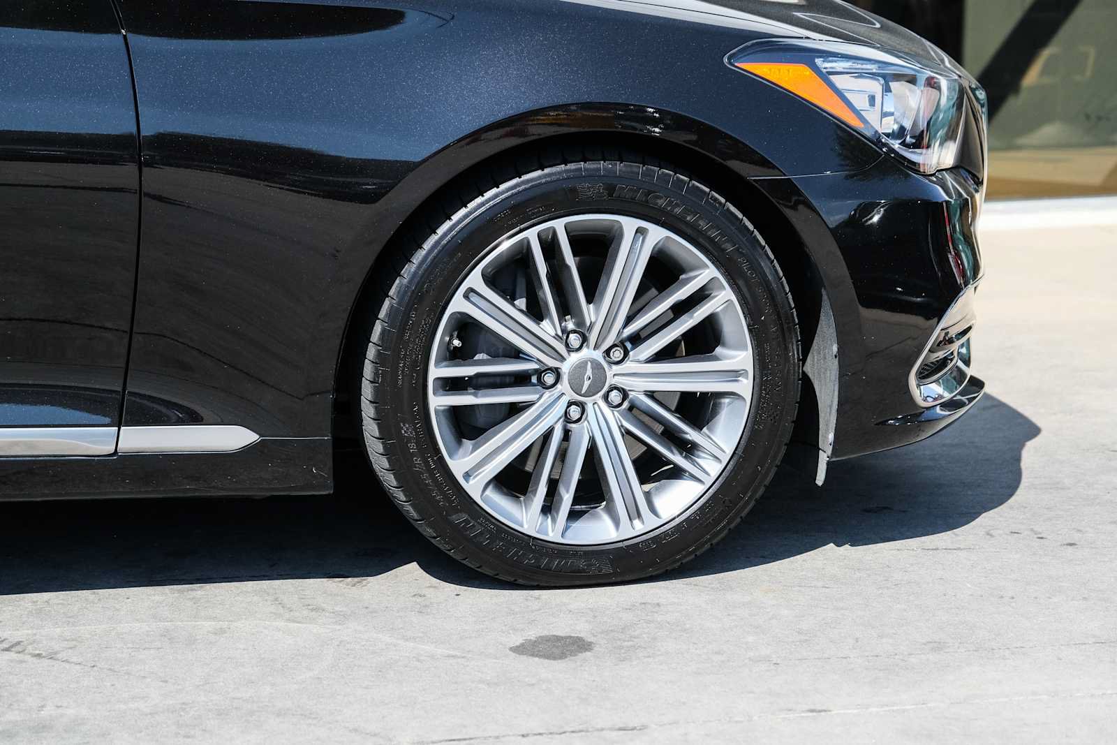 Used 2018 Genesis G80 3.8 w/ Option Group 02 RWD image 9