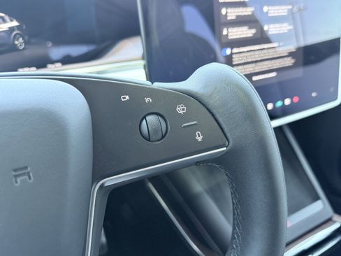 Used 2022 Tesla Model X image 65