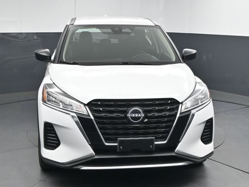 Used 2023 Nissan Kicks S image 2