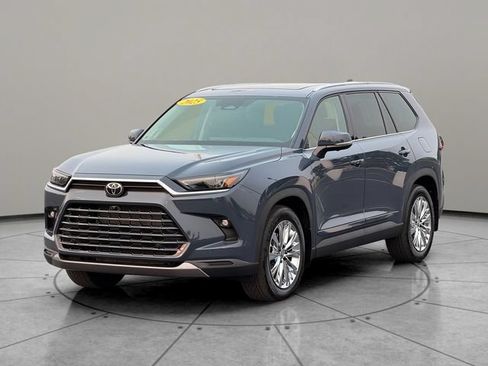 Certified 2025 Toyota Grand Highlander AWD image 2