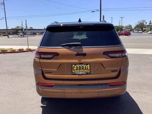 New 2026 Jeep Grand Cherokee L Summit AWD/4WD image 32