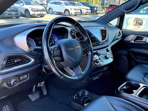 Used 2019 Chrysler Pacifica Touring Plus w/ S Appearance Package image 9