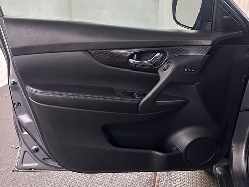 Used 2018 Nissan Rogue SL w/ Premium Package AWD/4WD image 8