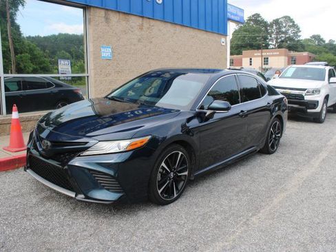 Used 2019 Toyota Camry XSE FWD image 3