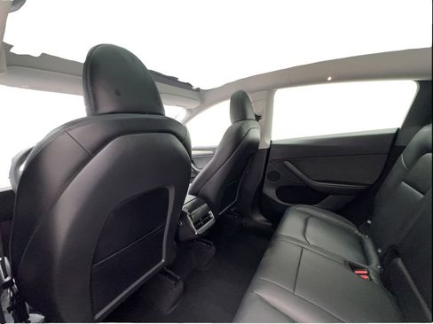 Used 2025 Tesla Model Y Long Range RWD image 21