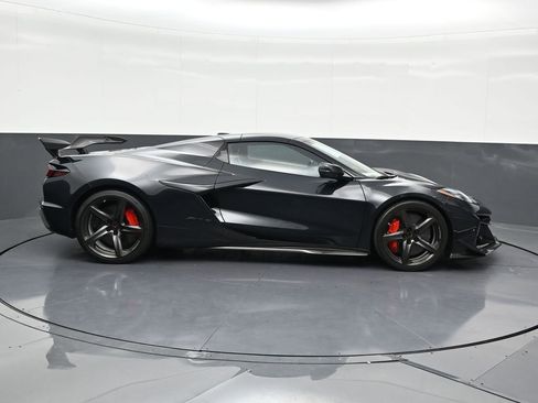 Used 2024 Chevrolet Corvette Z06 w/ Z07 Performance Package image 7