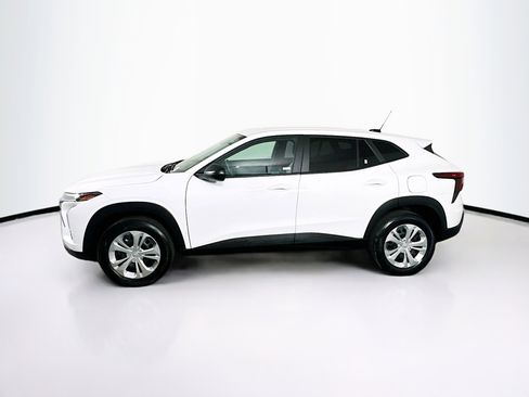 Used 2025 Chevrolet Trax LS image 4