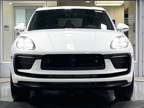 Used 2023 Porsche Macan AWD/4WD image 10