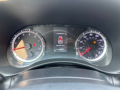 Used 2020 Toyota Highlander LE FWD image 17