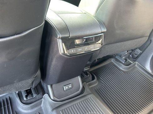 Used 2023 Toyota Highlander XLE image 14