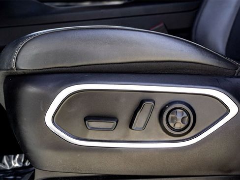 Used 2023 Jeep Wagoneer 4WD image 12