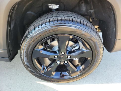 New 2025 Jeep Grand Cherokee Limited w/ Black Appearance Package image 20