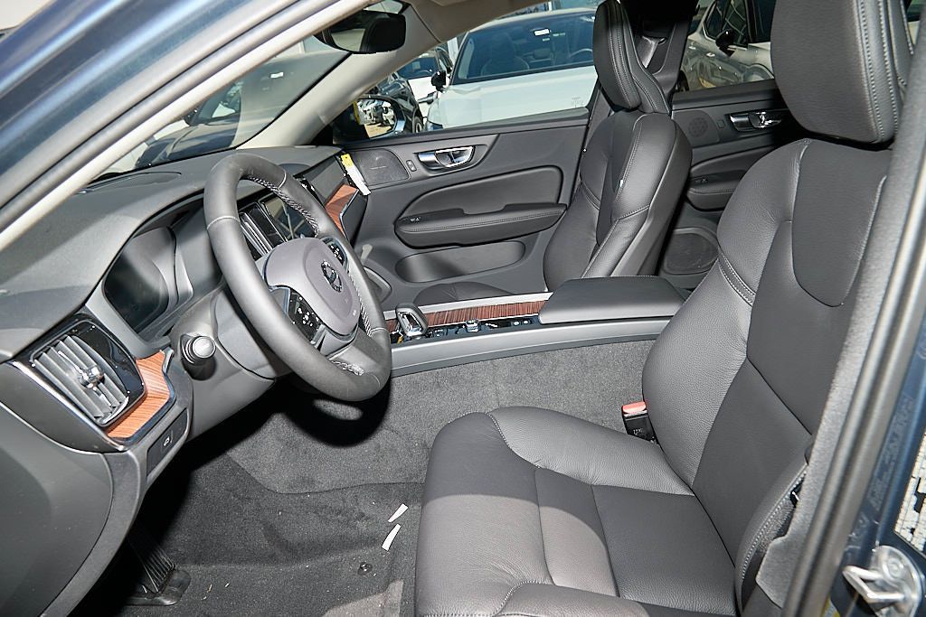 New 2026 Volvo V60 B5 Cross Country Plus w/ Climate Package AWD/4WD image 17