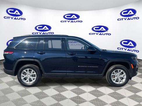 Used 2023 Jeep Grand Cherokee Limited image 2