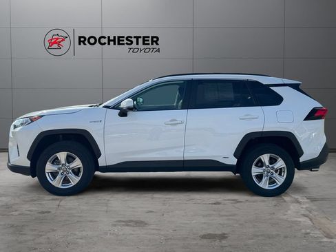 Used 2021 Toyota RAV4 XLE AWD/4WD image 2