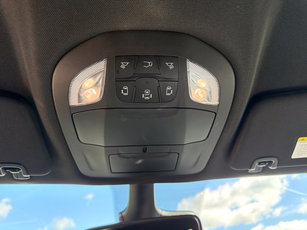 Used 2025 Chrysler Pacifica Select FWD image 30