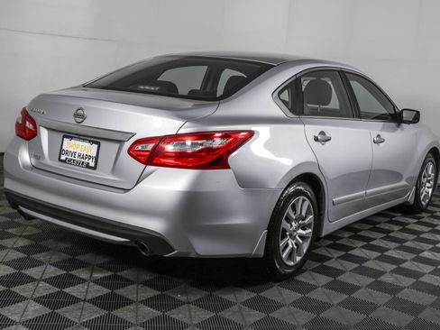 Used 2017 Nissan Altima 2.5 S w/ Power Driver Seat Package FWD image 14