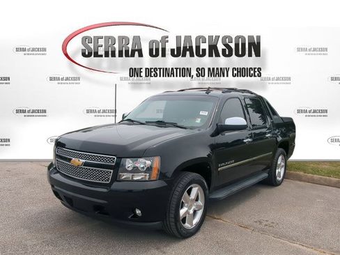 Used 2011 Chevrolet Avalanche LTZ AWD/4WD image 3
