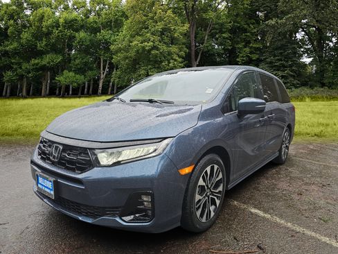 Used 2025 Honda Odyssey Elite image 3